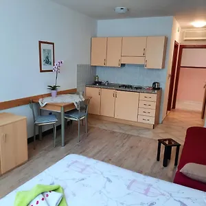 https://apartmani-lorena-pula.pula-hotels.org